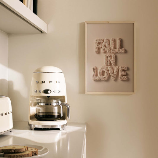 Fall in Love Tipografi Maximalist - Duvar Tablosu