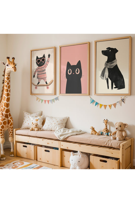 3'lü Kaykaycı Kedi – Doğal Ahşap Çerçeveli Çocuk Odası Tablosu