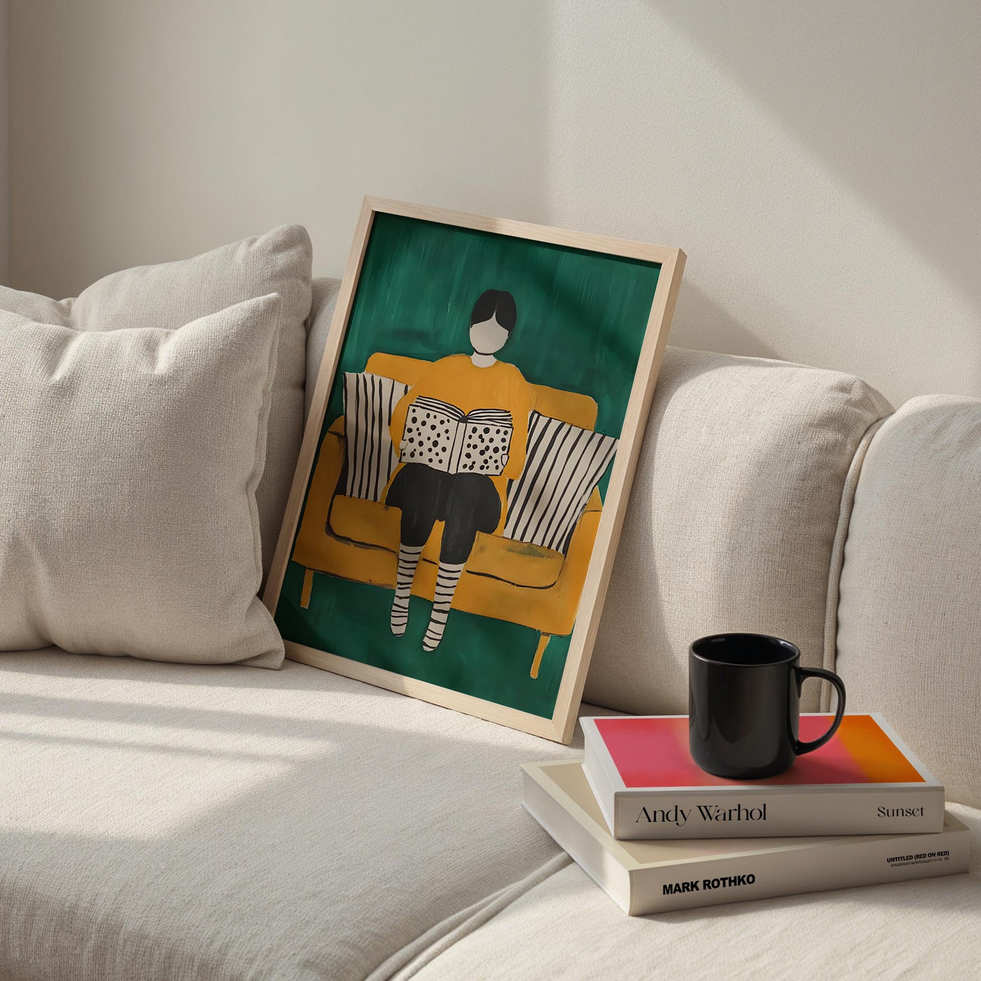 Kitap Okuyan Kadın Hardal Tonlar